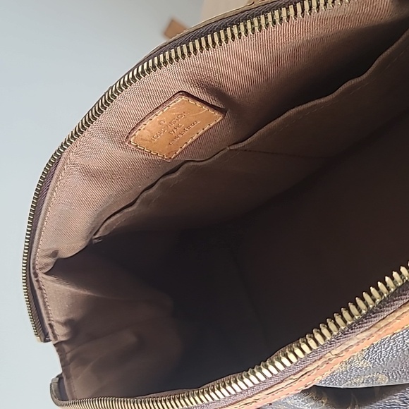 Louis Vuitton Brown Monogram Shoulder Bag - Picture 11 of 15